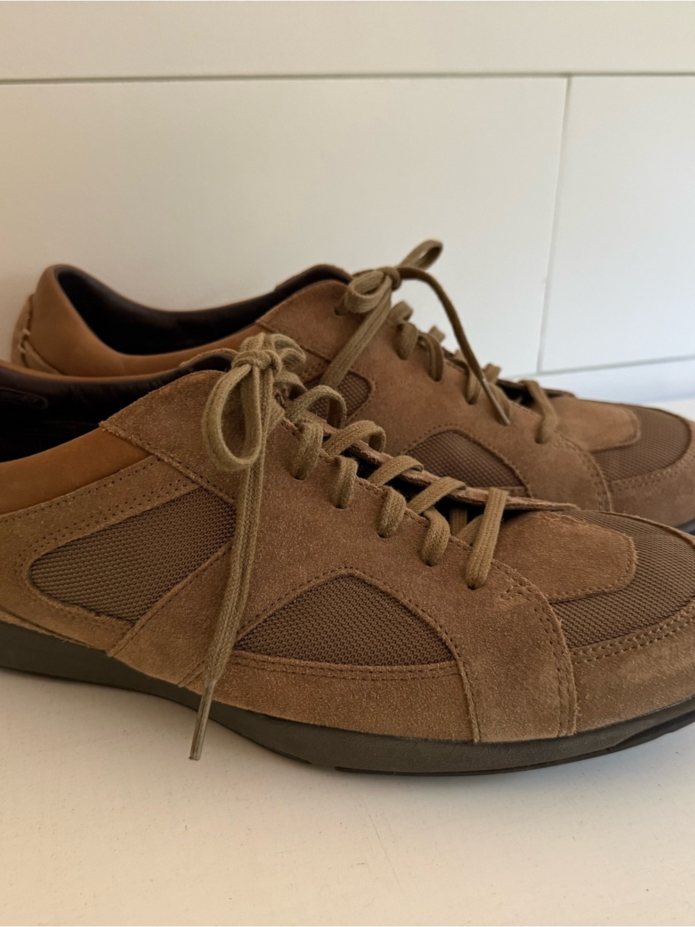 Men's Casual Suede Lace-Up Sneakers in Brown